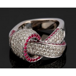 Шикарное кольцо с бриллиантами и рубинами
