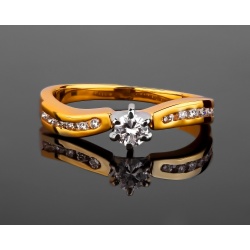 Изысканное золотое кольцо с бриллиантами 0.36ct