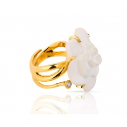 Необычное золотое кольцо с белым агатом