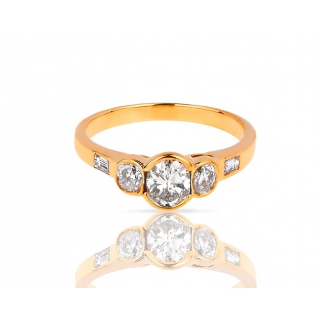 Достойное золотое кольцо с бриллиантами