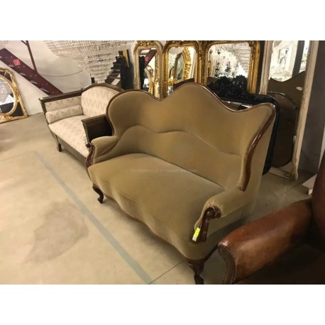 Мягкий антикварный диван Louis XV