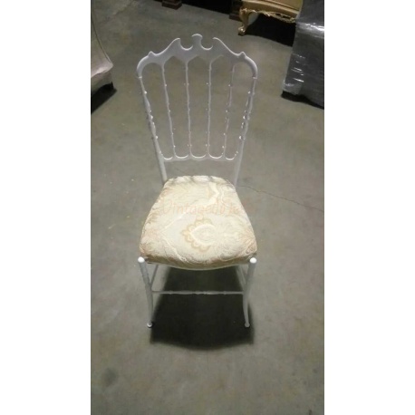 Винтажный белый стул
