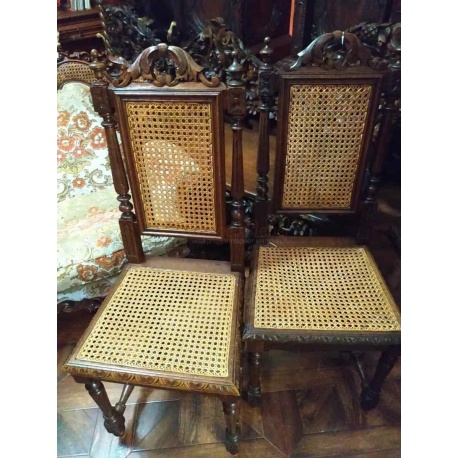 Комплект антикварных стульев с резьбой