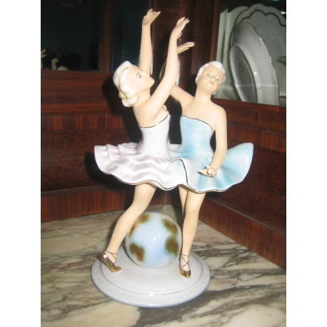 Статуэтка "Балерины с шаром" 